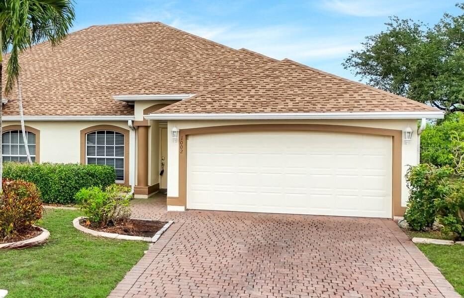Property Photo:  1002 SE 13th Avenue  FL 33990 