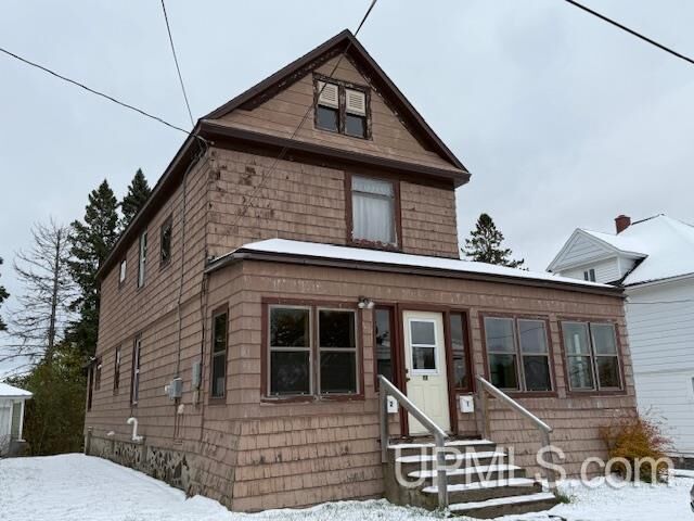 Property Photo:  515 Emma Avenue  MI 49930 