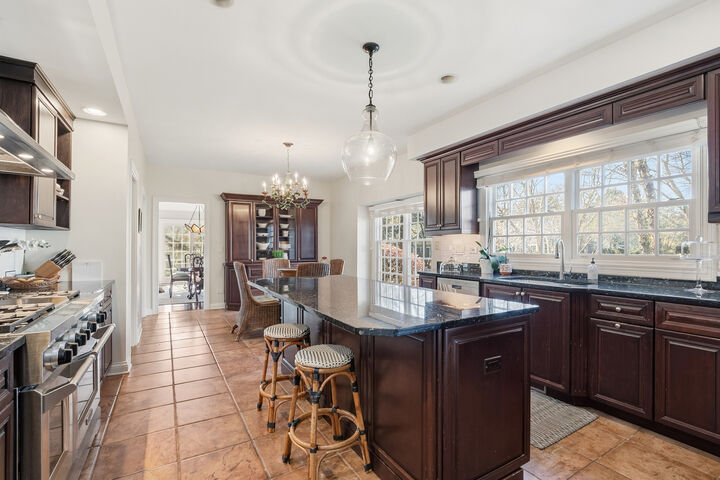 Property Photo:  1835 W North Pond Lane  IL 60045 