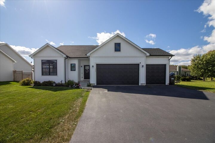 Property Photo: 1005 Joel Lane IL 60135