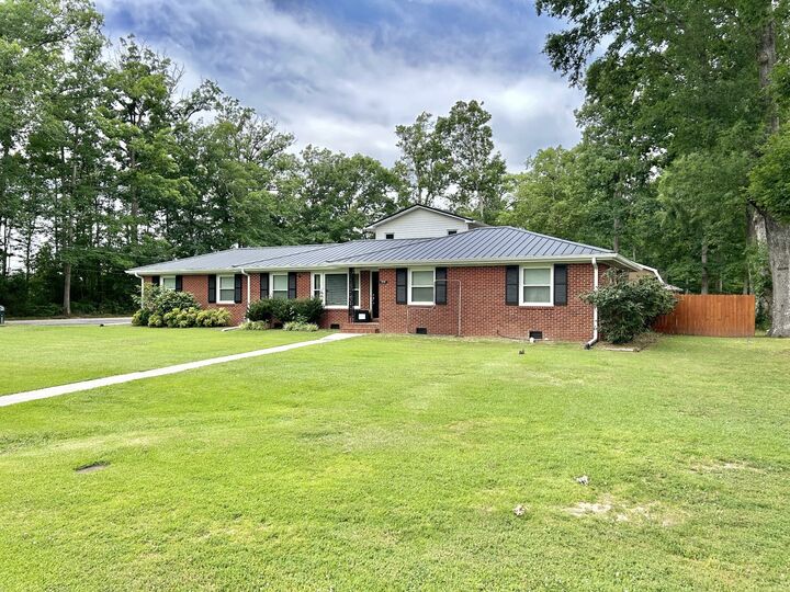 Property Photo: 1212 Woodcrest Dr TN 37355