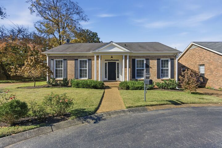 210 Longwood Ct  Nashville TN 37215 photo