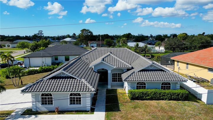 Property Photo:  823 SW 10th Street  FL 33991 