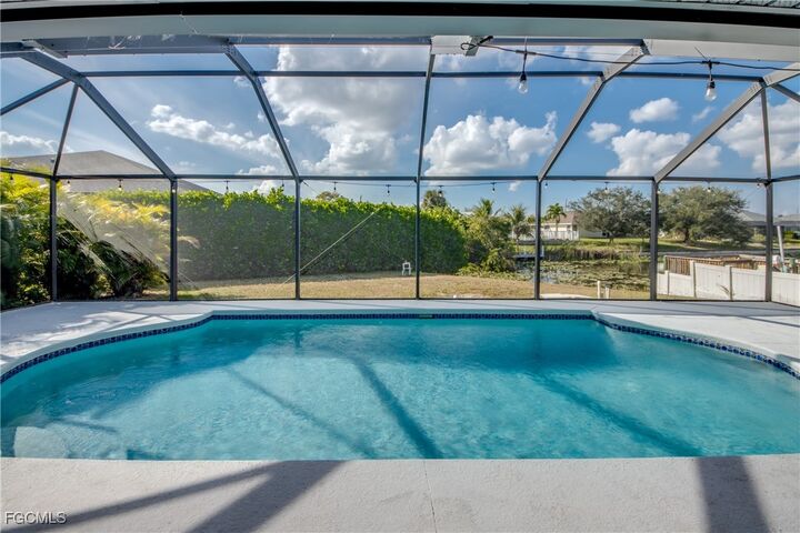 Property Photo: 823 SW 10th Street FL 33991