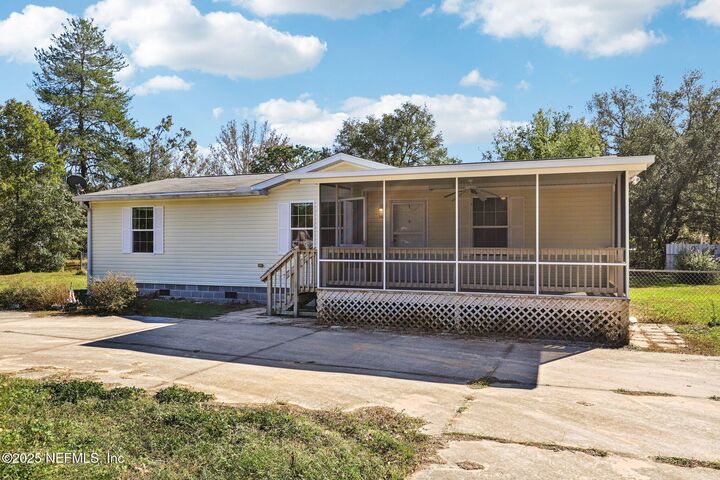 Property Photo: 5827 Hillridge Road FL 32656