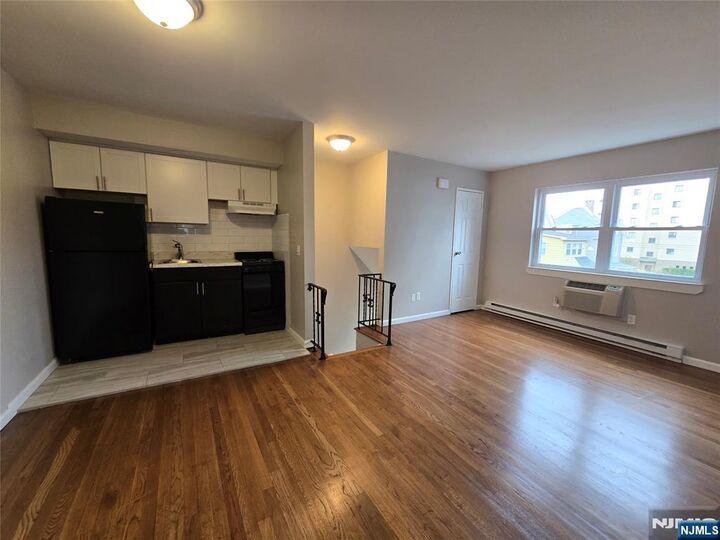 Property Photo:  274 Park Street 7  NJ 07601 