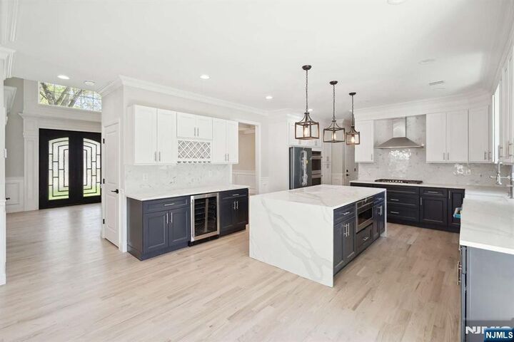 Property Photo:  81 Eastbrook Drive  NJ 07661 