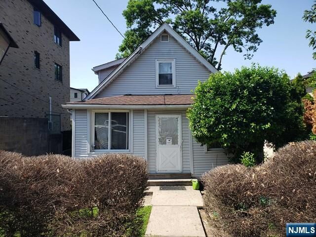 236 E Palisades Boulevard  Palisades Park NJ 07650 photo