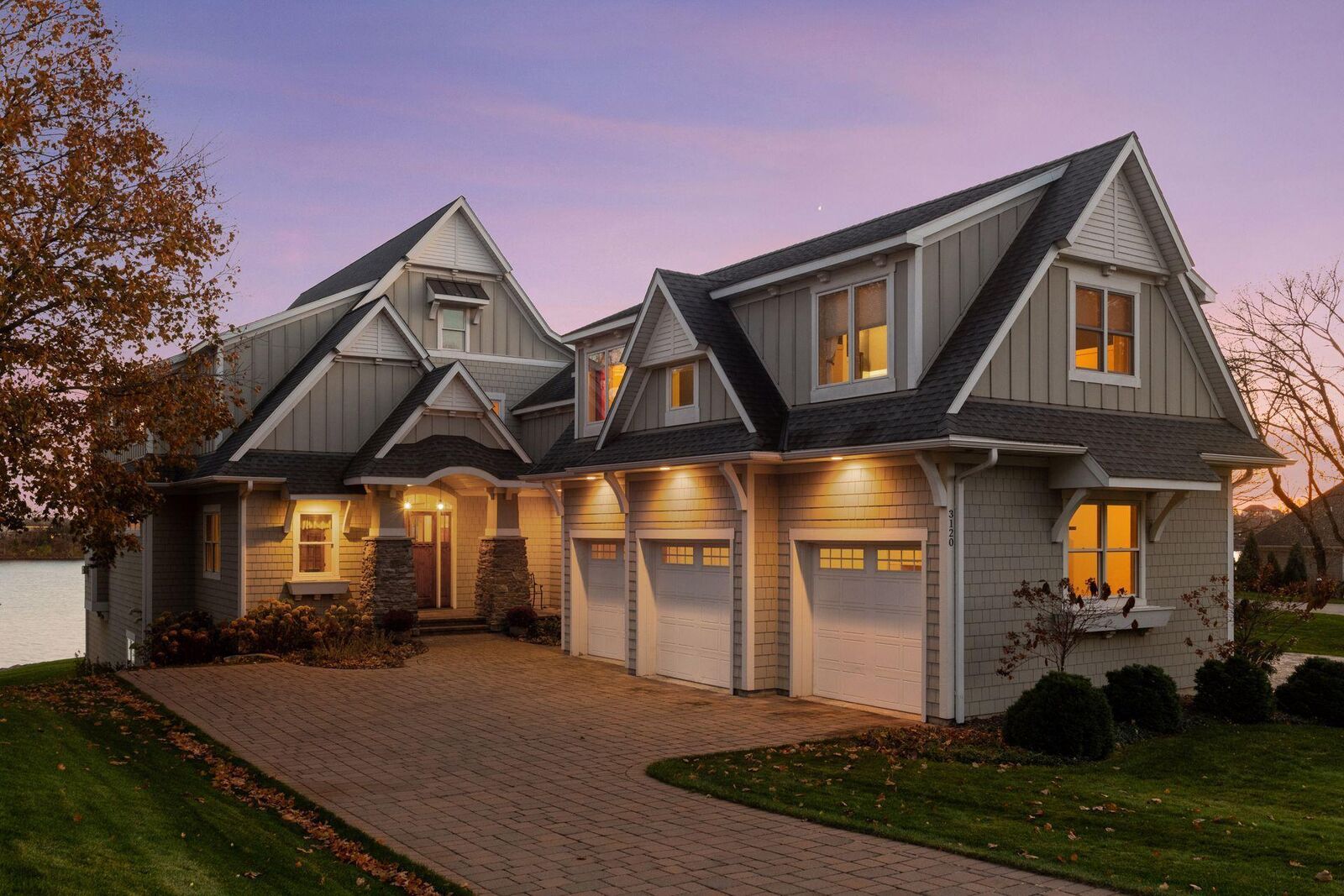 Property Photo:  3120 Highland Boulevard  MN 55364 