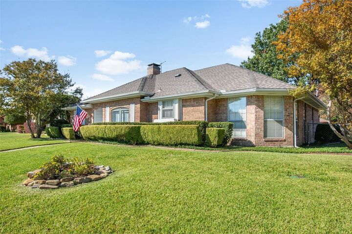 Property Photo: 409 Doral Place TX 75043