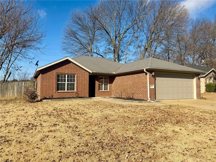 Property Photo: 2629 N Indian Oaks Drive AR 72704