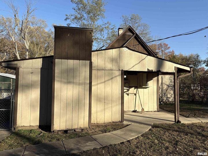 Property Photo:  1410 S Cherry Street  IL 62801 