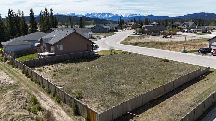 Property Photo: 208 Trestle Place AB T7V 0B8