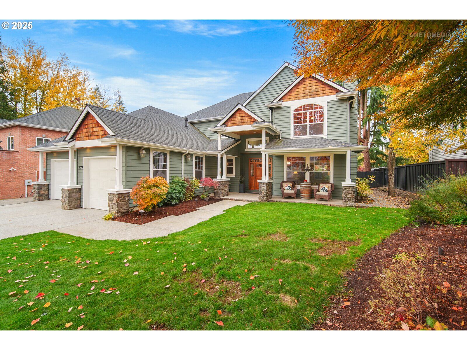 Property Photo:  377 NE 49th Ave  OR 97124 