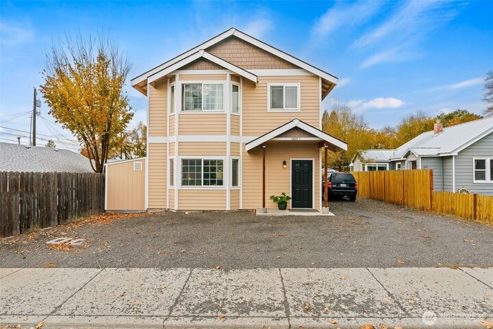 Property Photo:  1205 N Okanogan Street 1&2  WA 98926 