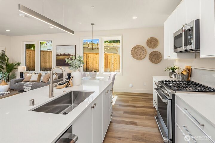 Property Photo: 813 18th Avenue W WA 98033