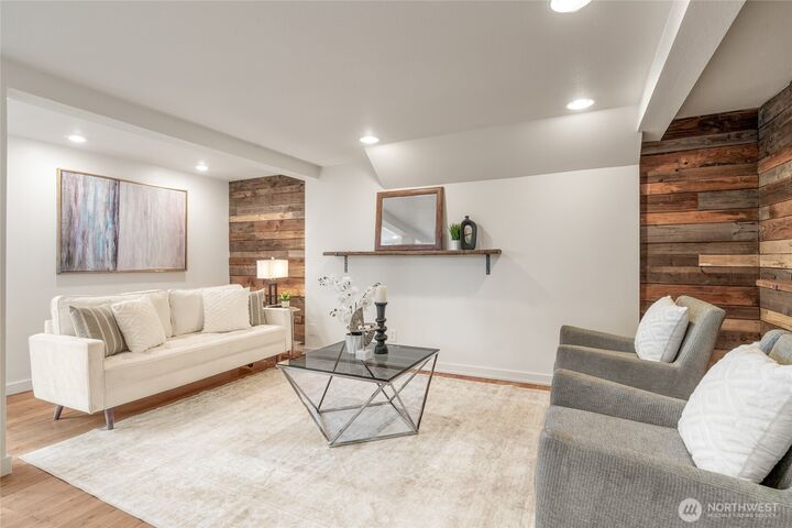 Property Photo: 10746 Densmore Avenue N WA 98133