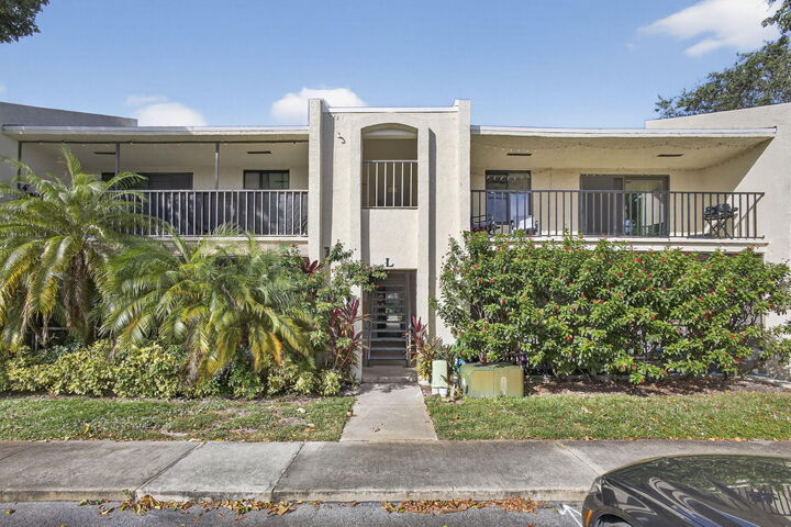 Property Photo: 150 Pineview Road L7 FL 33469