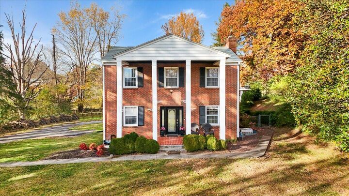 Property Photo: 3581 Grandin Rd SW VA 24018