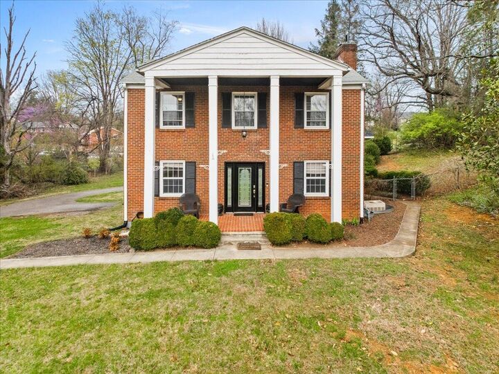 Property Photo:  3581 Grandin Rd SW  VA 24018 