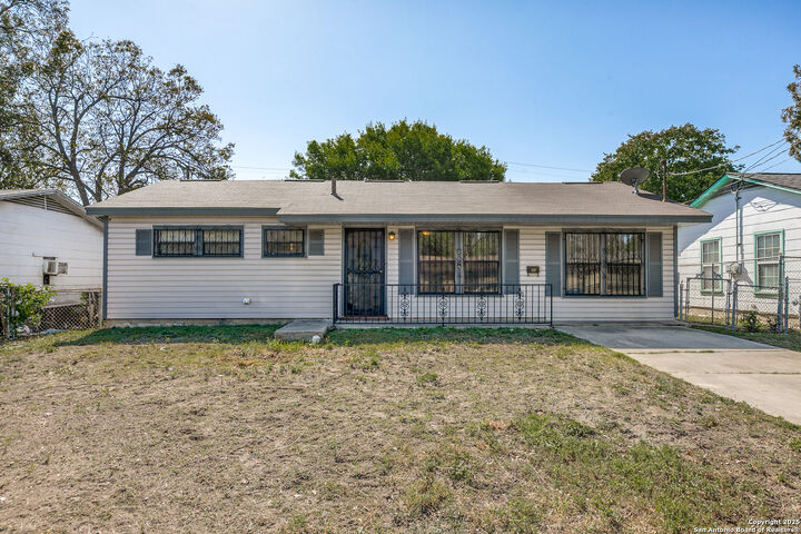 Property Photo: 354 Las Palmas TX 78237