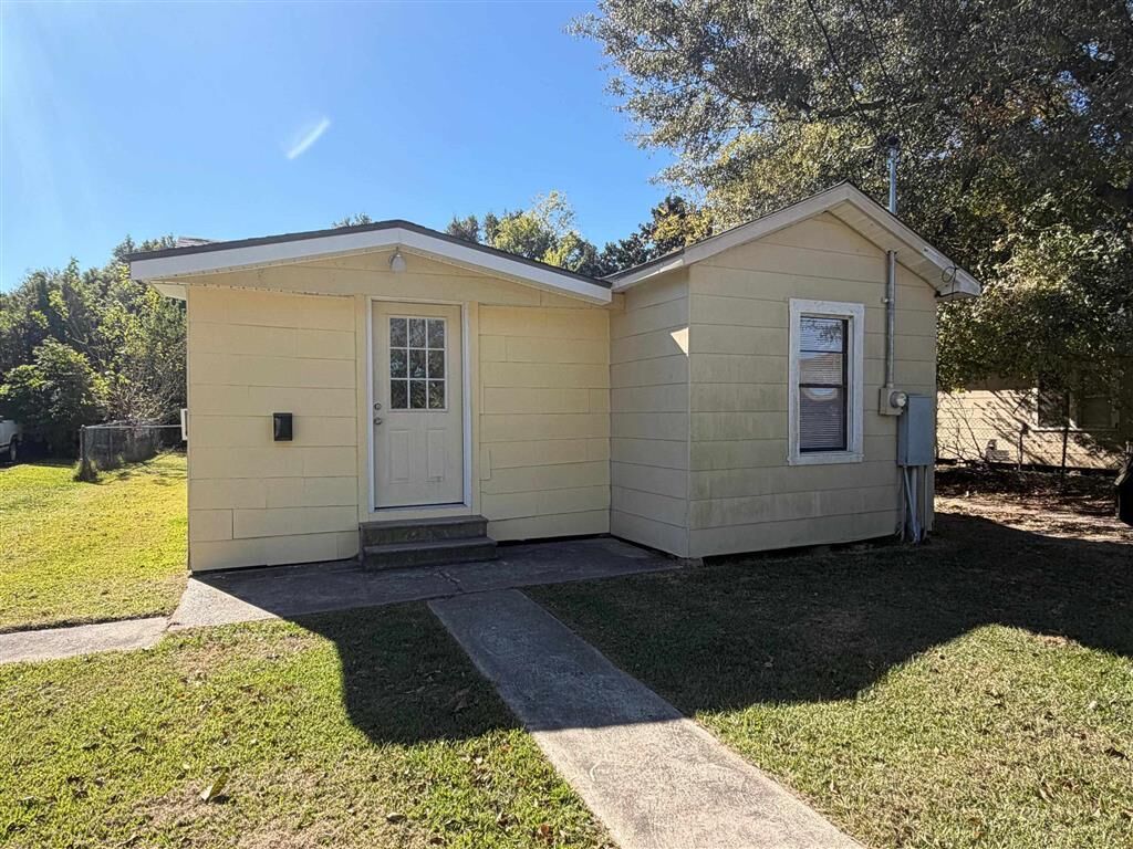 Property Photo: 632 16th Street LA 70601