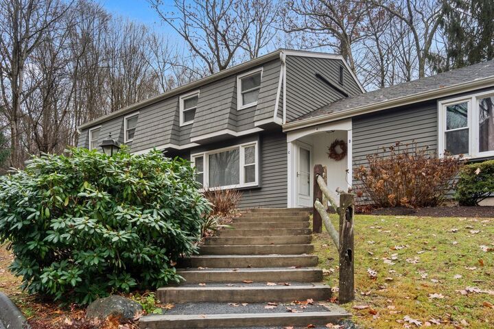 Property Photo: 20 Comstock Avenue Apt 4C CT 06442