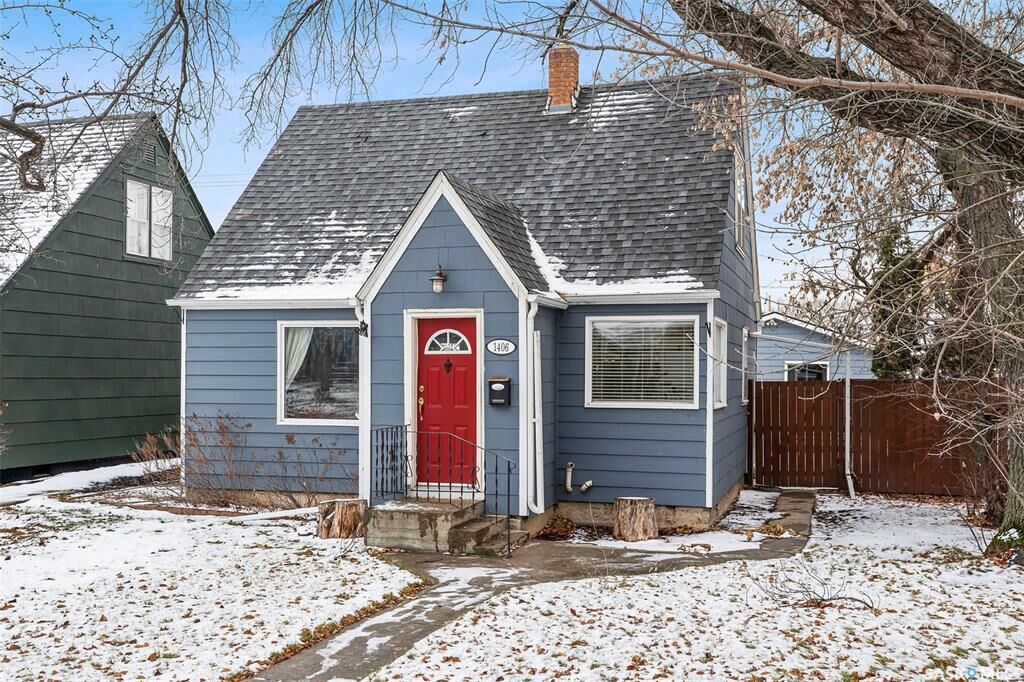 Property Photo: 1406 10th Avenue N SK S7K 3A6
