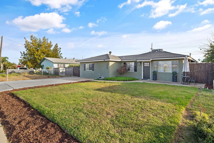 Property Photo: 1015 Geary Avenue CA 93657