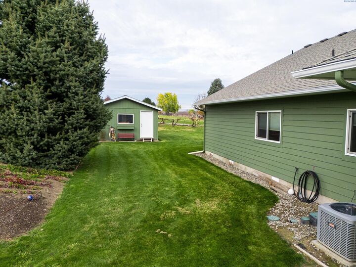 Property Photo:  7611 Van Belle Rd.  WA 98944 
