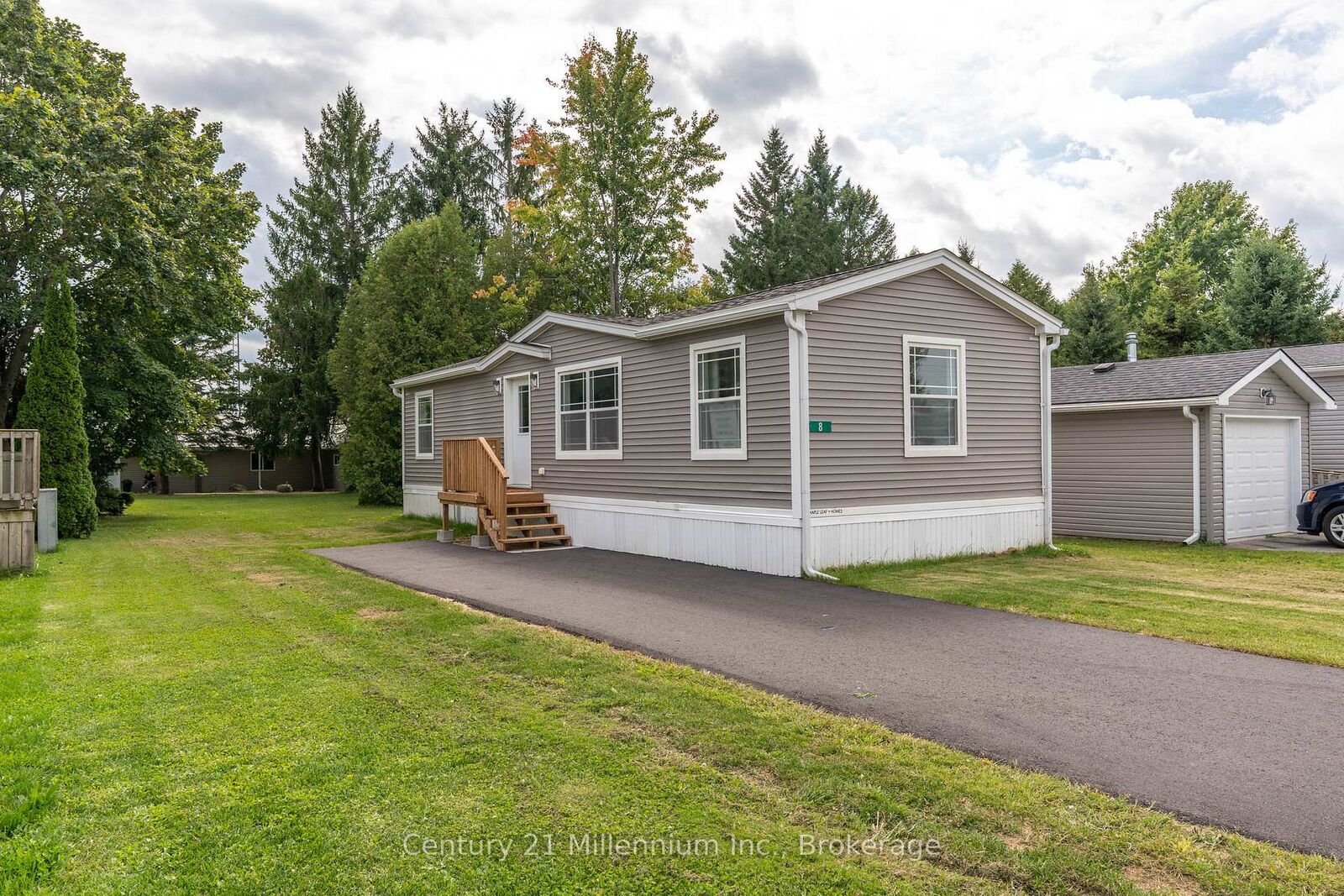 Photo de la propriété: 8 Sussex Square ON N4K 5N5