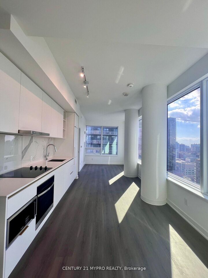 Property Photo:  8 Wellesley Street W 3616  ON M4Y 0J5 