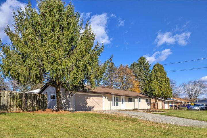 Property Photo: 206 Sandalwood Dr PA 16066