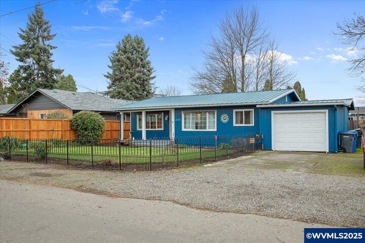 Property Photo: 4020 Gary St NE OR 97303