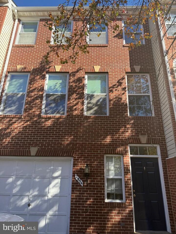 Property Photo: 2554 James Madison Circle VA 20171