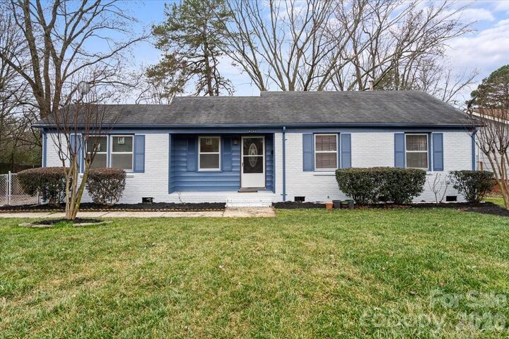 Property Photo:  4332 Winedale Lane  NC 28205 