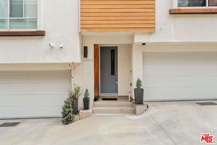 Property Photo:  1344 Douglas St  CA 90026 