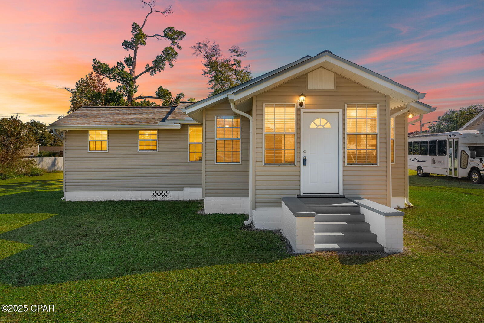 Property Photo: 907 Kentucky Avenue FL 32444