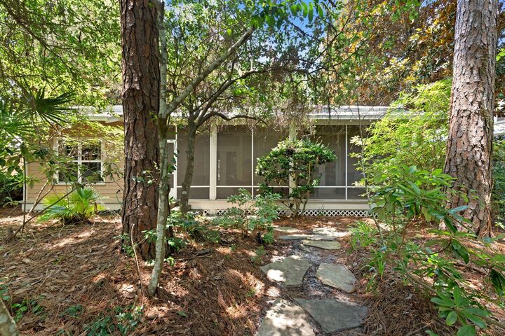 Property Photo: 1127 Prestwick Place FL 32550