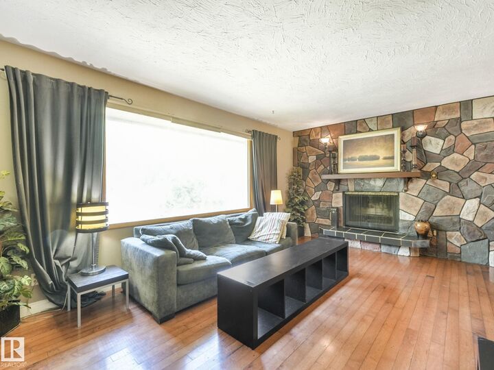 Property Photo:  8905 156 Street NW  AB T5R 1Y6 