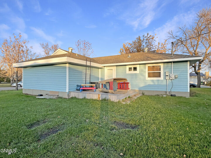 Property Photo: 281 10th Avenue N ND 58421
