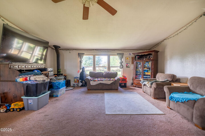 Property Photo: 373 NW B Street OR 97380