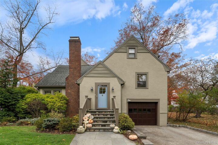 Property Photo:  6 Meadow Way  NY 10533 