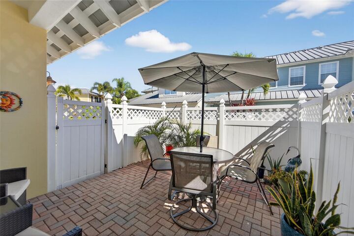 Property Photo: 114 Aberdeen Pond Drive FL 33572