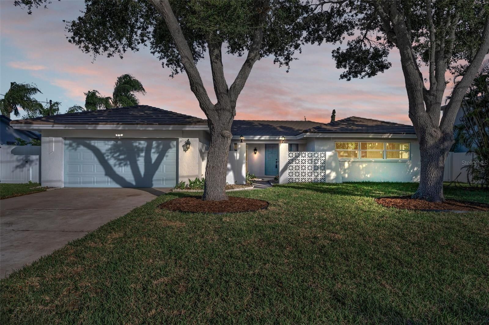 Property Photo:  1695 Clearwater Harbor Drive  FL 33770 