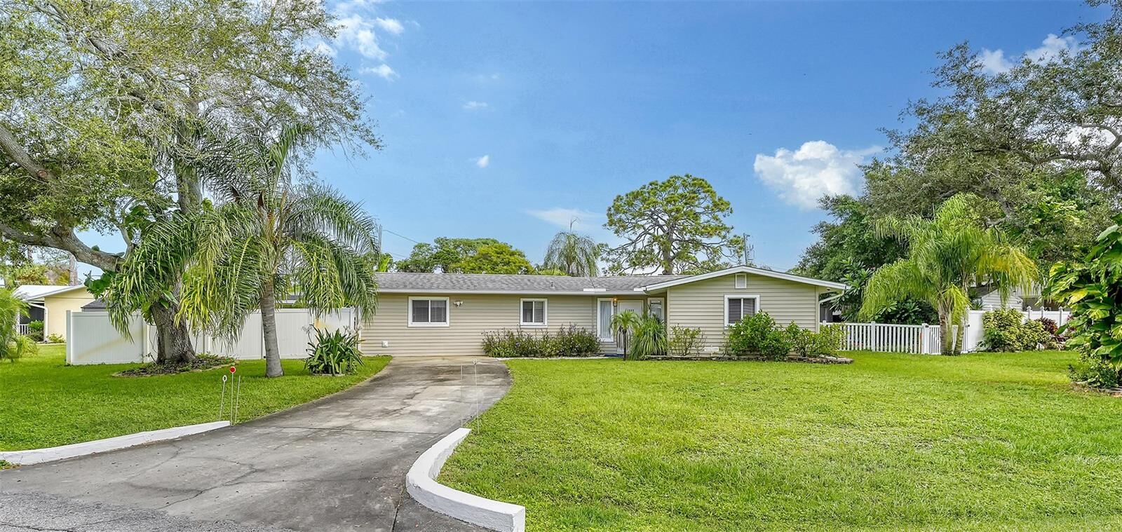 Property Photo: 1560 Poinciana Road FL 34293