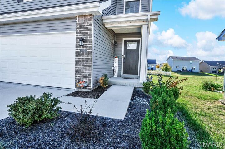 Property Photo:  332 Crestfield Court  MO 63301 