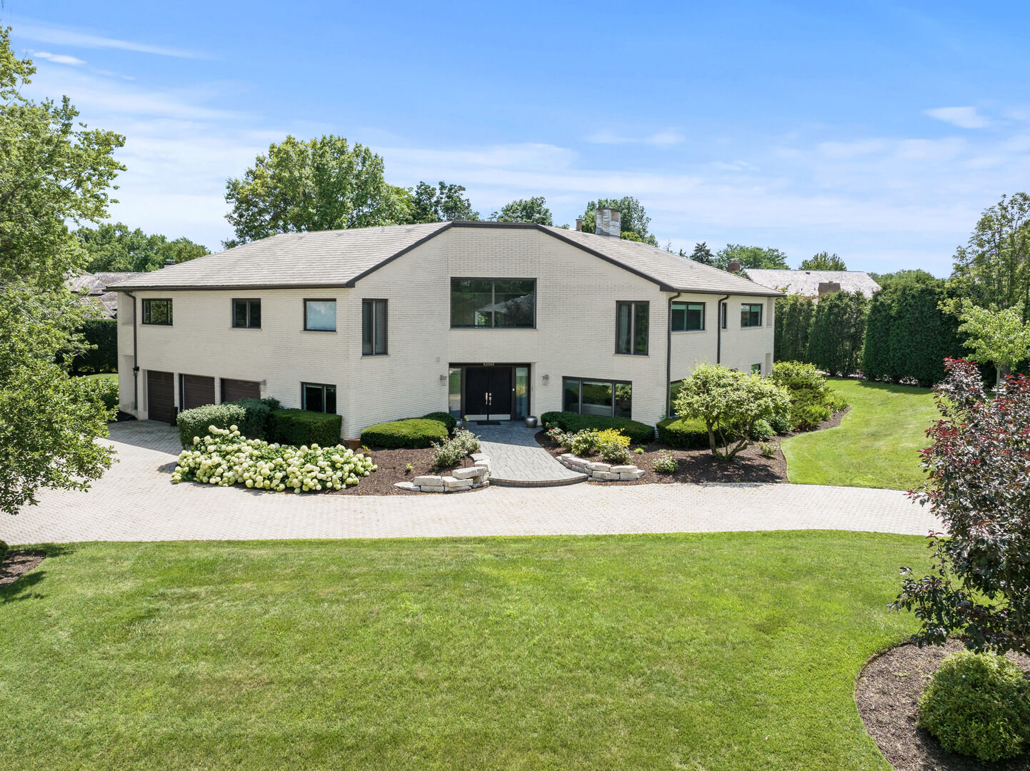 Property Photo: 1912 Midwest Club Parkway IL 60523