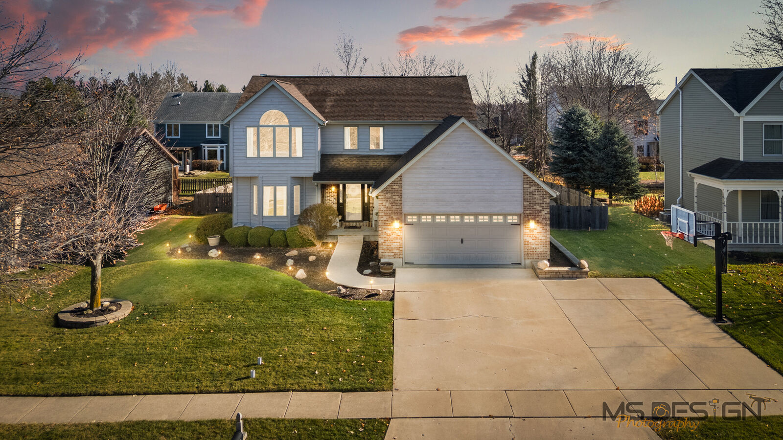 Property Photo: 932 Foxpointe Drive IL 60178