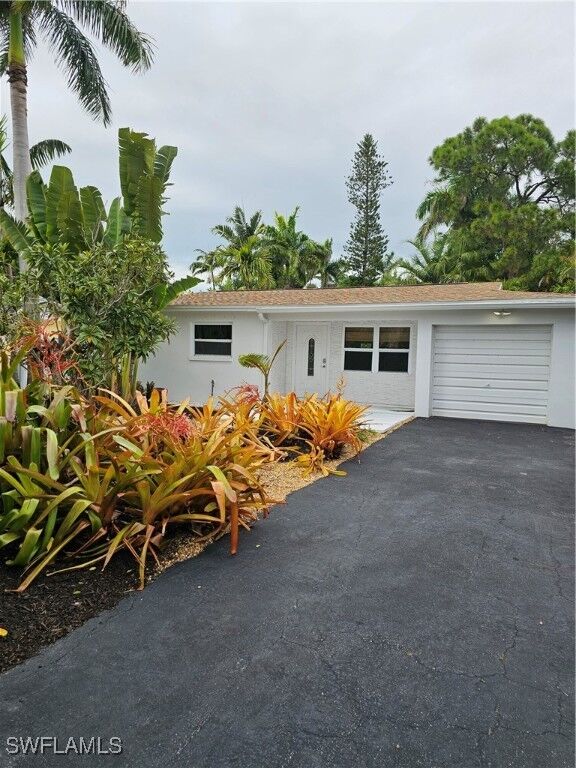 Property Photo:  1235 Rordon Avenue  FL 34103 